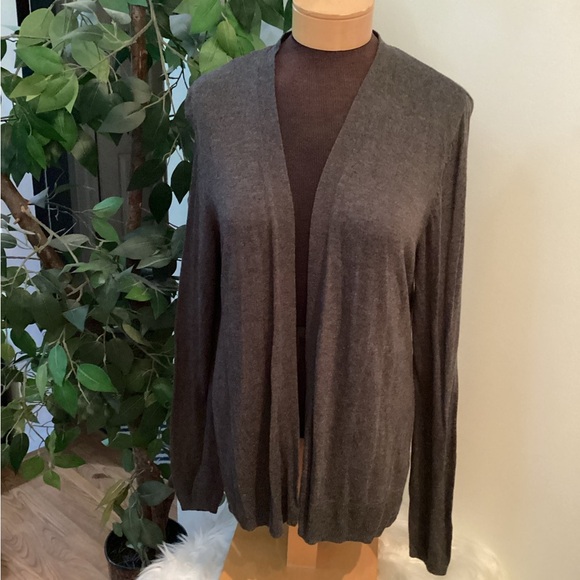 Old Navy Sweaters - Old Navy dark gray lightweight cardigan open front Woman’s size Large